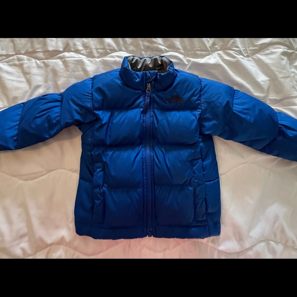 2T Blue North face toddler puffer jacket. Great condition.